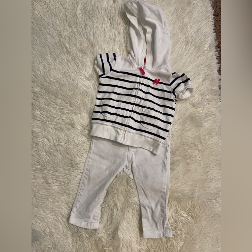 Carter's Baby 6 month 2 piece outfit, White jeans short sleeve hoodie R013
